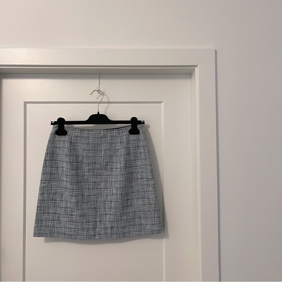 CLUB MONACO Mini Skirt | Size 2 - Picture 2 of 5